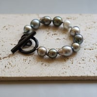 【seasons】黒蝶貝ボリュームブレスレット