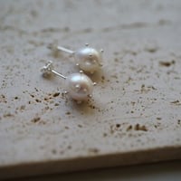 (再)【drop】 ホワイト淡水ドットピアス