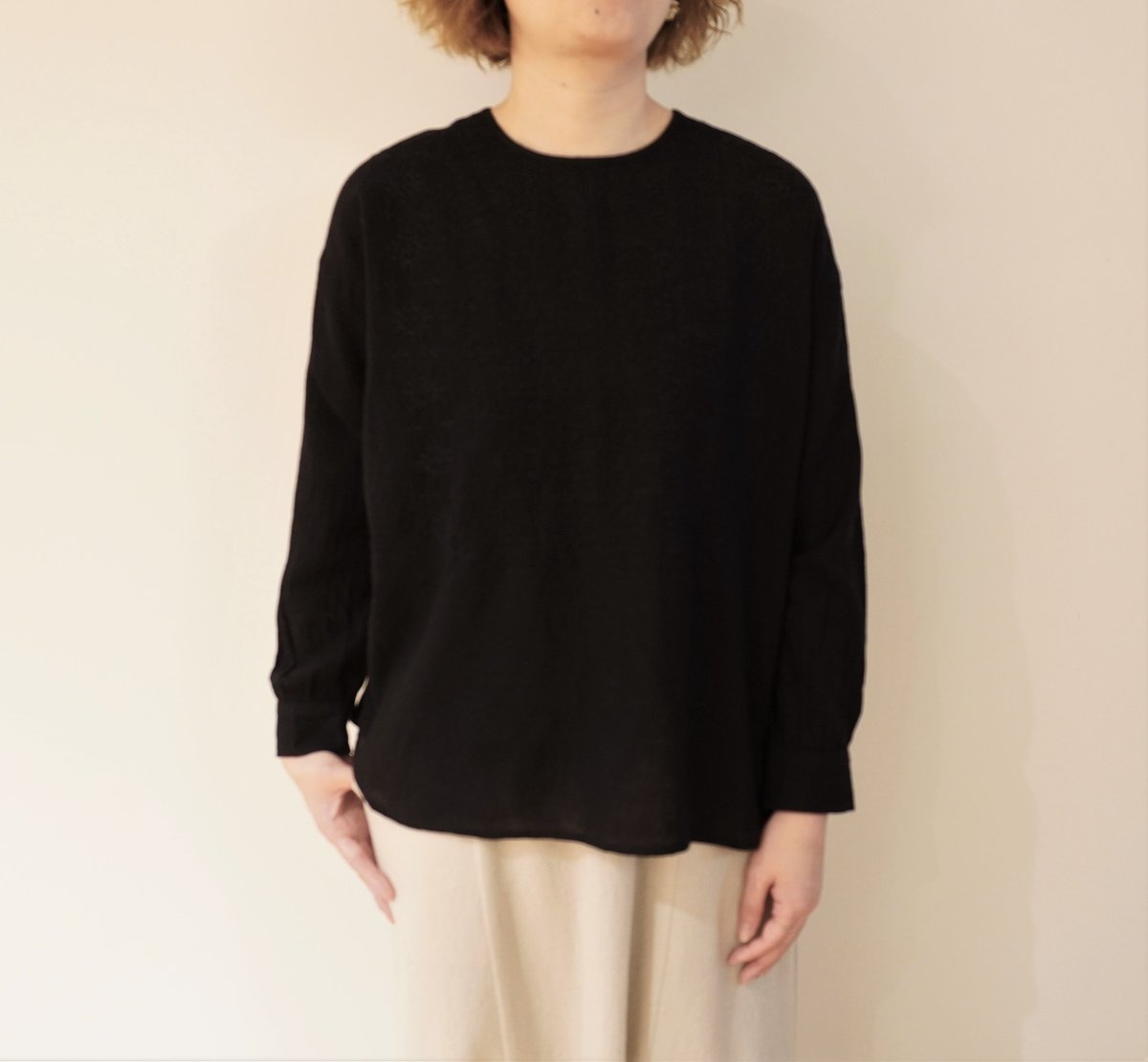 maison de soil　メゾンドソイル　リネンブラウス　刺繍　黒 maison de soil メゾンドソイル リネンブラウス 刺繍 黒 maison