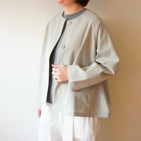 evam eva／ノーカラーショートコート
