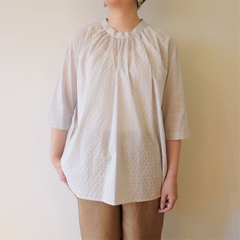 STAMP AND DIARY／“KUUSI” スタンドカラーギャザーブラウス | Beign