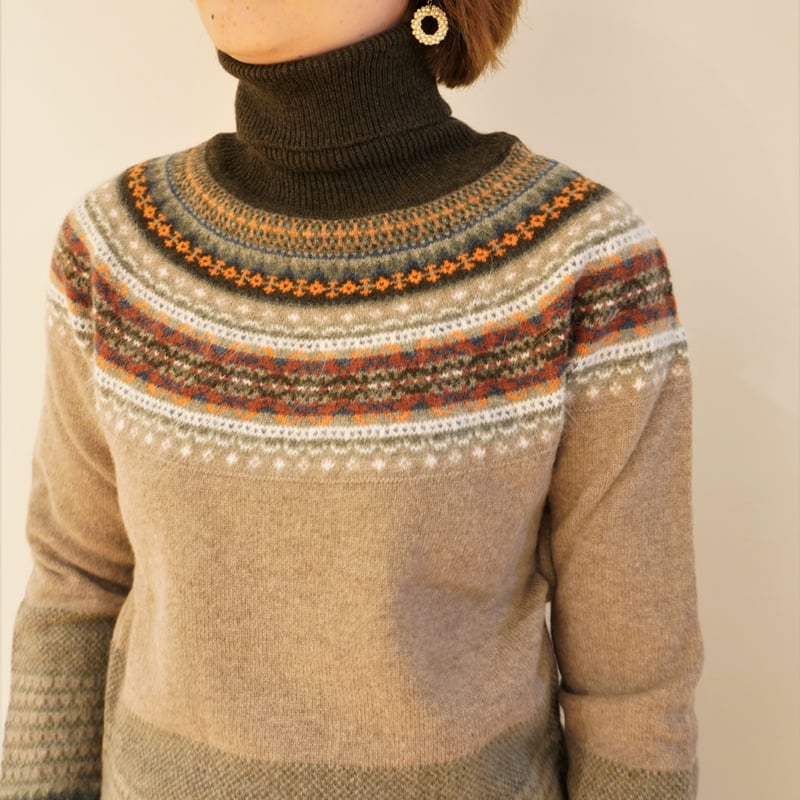 ERIBE エリベ ウールニット　ハイネック　サイズM 冬の装いに彩りを与えるカラフルなニットたちERIBE(エリベ