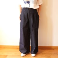 CHEVAL plus／バギーのタックパンツ（デニム）