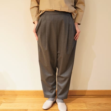 utilité／ウールギャバストレッチ　タックパンツ
