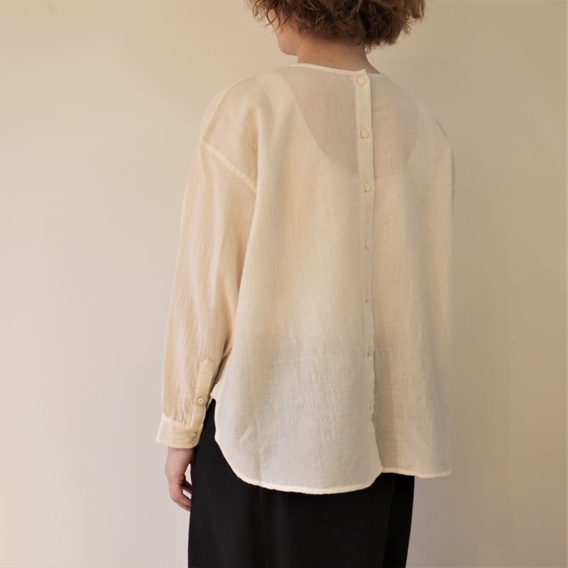 maison de soil/ボイルウール バックボタン刺繍ブラウス maison de soil/ボイルウール バックボタン刺繍ブラウス