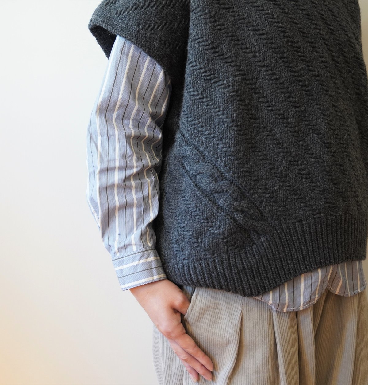 Fisherman OUT OF IRELAND／メリノウール Vネック スリップオーバー |