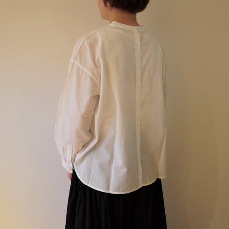 maison de soil／スタンドカラー刺繍ブラウス