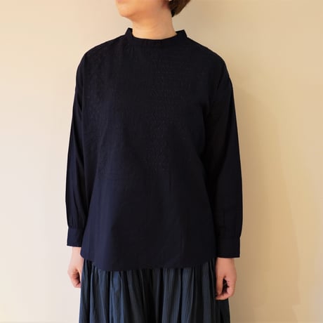 maison de soil／スタンドカラー刺繍ブラウス