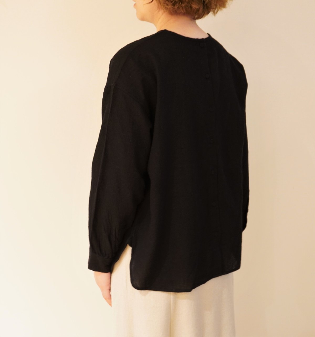 maison de soil/ボイルウール バックボタン刺繍ブラウス maison de soil/ボイルウール バックボタン刺繍ブラウス