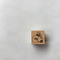 5月以降入荷予定　ねことくつろぐ女の子のラバースタンプ