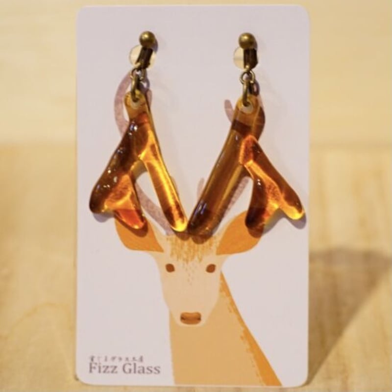 カバ ゆめかわ さんかく ガラス ピアス / イヤリング カバ ゆめかわ さんかく ガラス ピアス / イヤリング - メルカリ