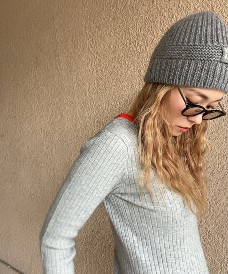 finger hole lib knit