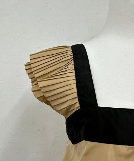 【DOS DIOSAS】pleats shoulder cami