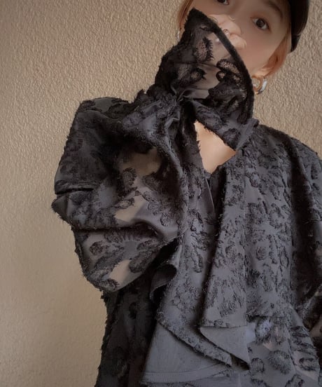 sheer jacquardruffle tops