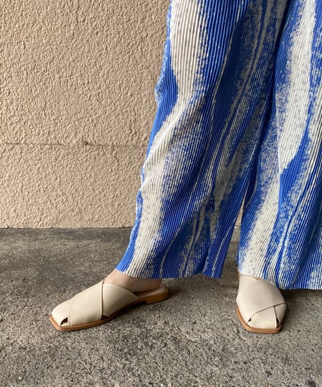 cross flat shoes