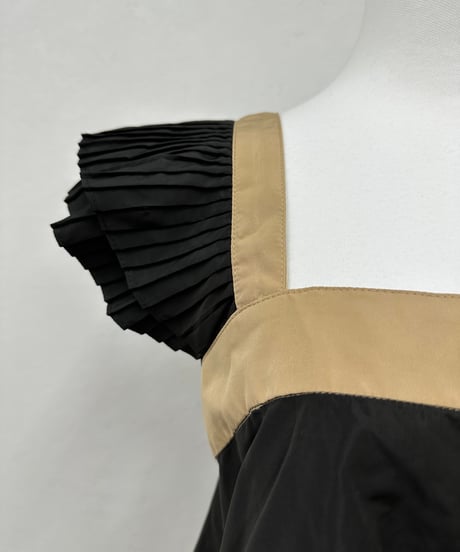 【DOS DIOSAS】pleats shoulder cami