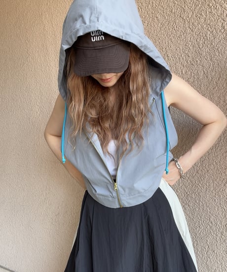 バックメッシュパーカーベスト＋Amu2ウェイタンクトップ＋サイドラインバルーンスカート