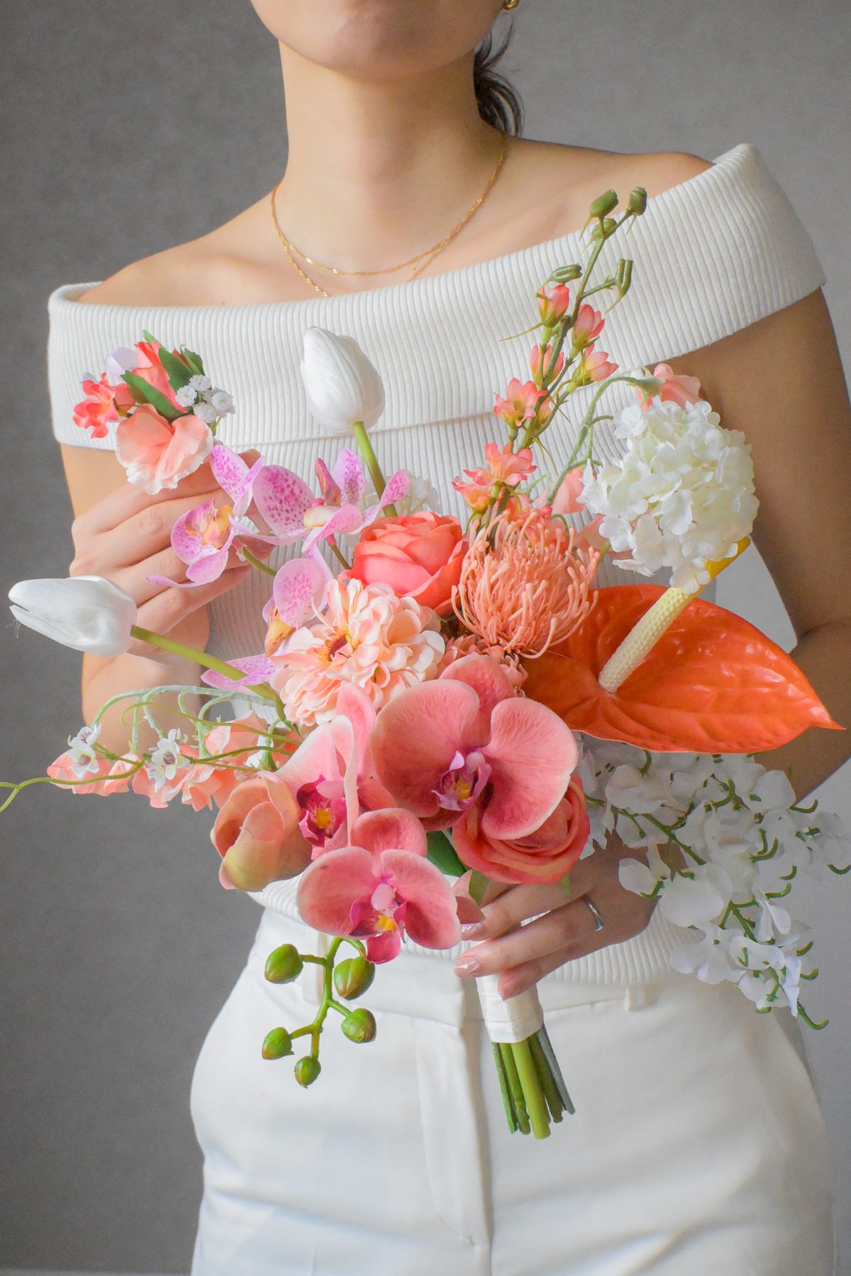 ピーチトロピカルブーケ｜ホワイト×アンスリウムの上品リゾート