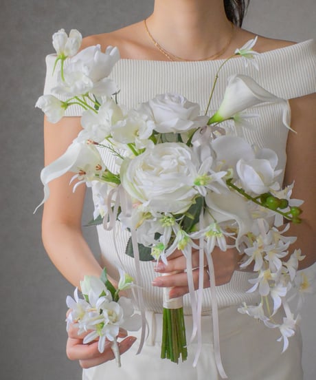 【ブートニア付き】垂れリボンが揺れる韓国スタイル｜白カラー×ローズ×オーキッドの大人ブーケ｜アーティフィシャル