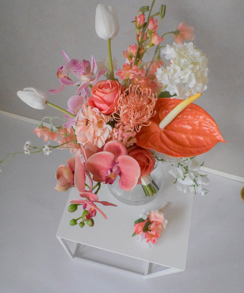 ピーチトロピカルブーケ｜ホワイト×アンスリウムの上品リゾート