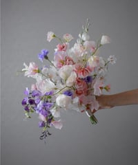 【即納】ラベンダーベルのブーケ | 造花ブーケ　藤　スイトピー　パステル　垂れる　キャスケード　エレガント