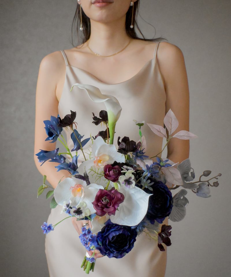 白胡蝶蘭 × ネイビーブルー 造花ブーケ｜沖縄婚・リゾート ｜縦長 夏