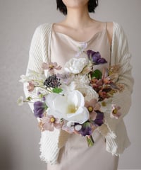 ホワイト×ダークパープルの白ブーケ｜造花ウェディングブーケ・胡蝶蘭・大人シック