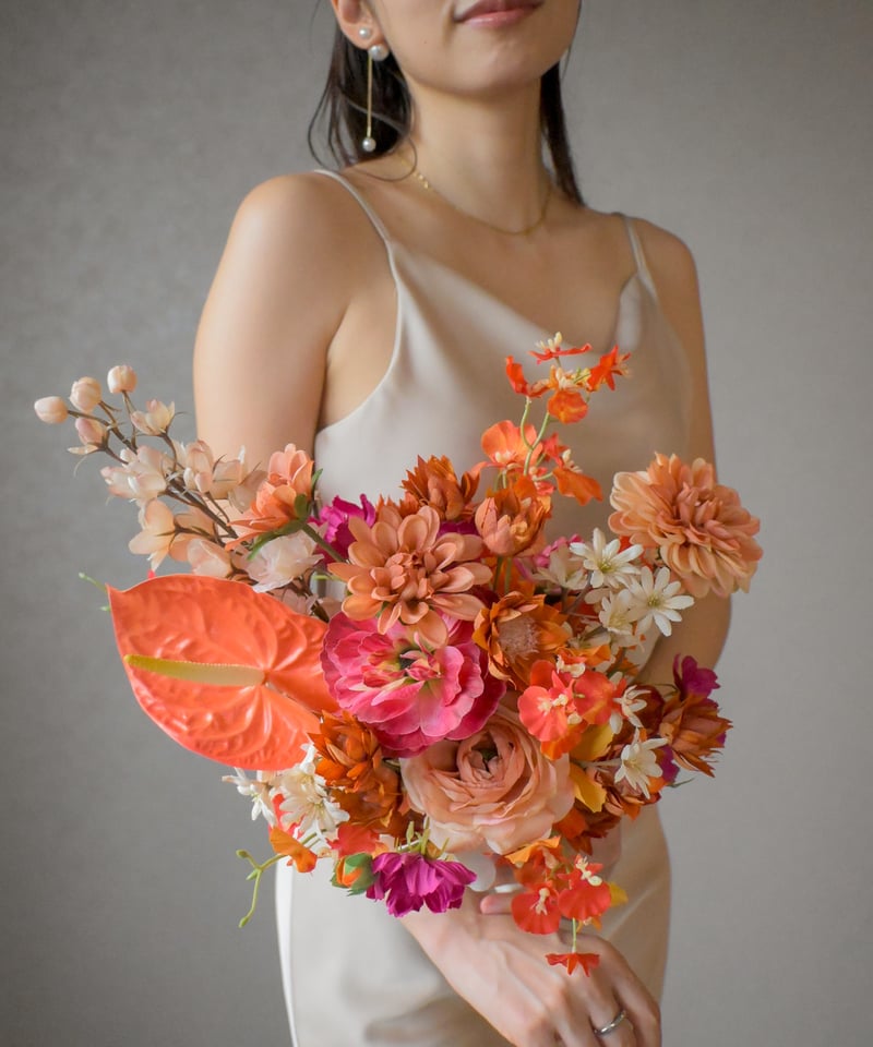 ビビッドオレンジとテラコッタ高級造花ブーケ｜秋ウェディング 前撮り