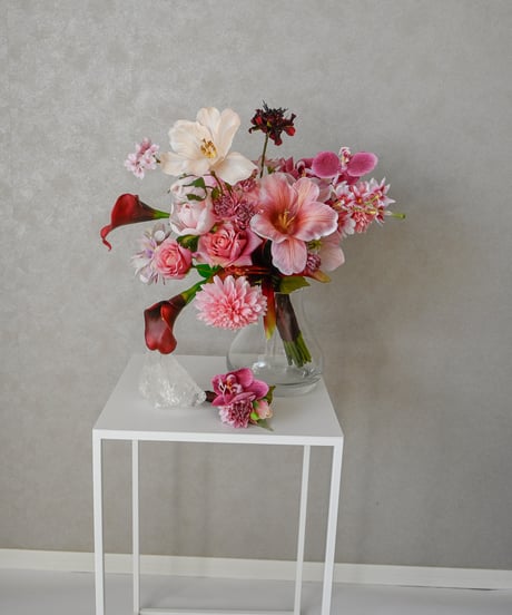 【受注生産】ピンクボルドーのブーケ|  造花ブーケ　ウェディングブーケ　持ち込みブーケ　アーティシャルフラワー　ピンク　コチョウラン　カラー　ユリ　芍薬　バーガンディー
