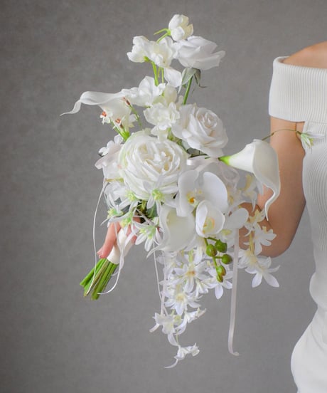 【ブートニア付き】垂れリボンが揺れる韓国スタイル｜白カラー×ローズ×オーキッドの大人ブーケ｜アーティフィシャル