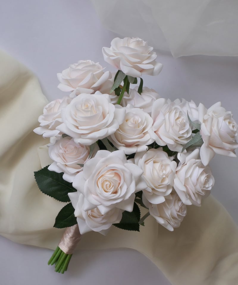 ホワイトピンクローズの高級造花ブーケ｜韓国風シンプルデザインの