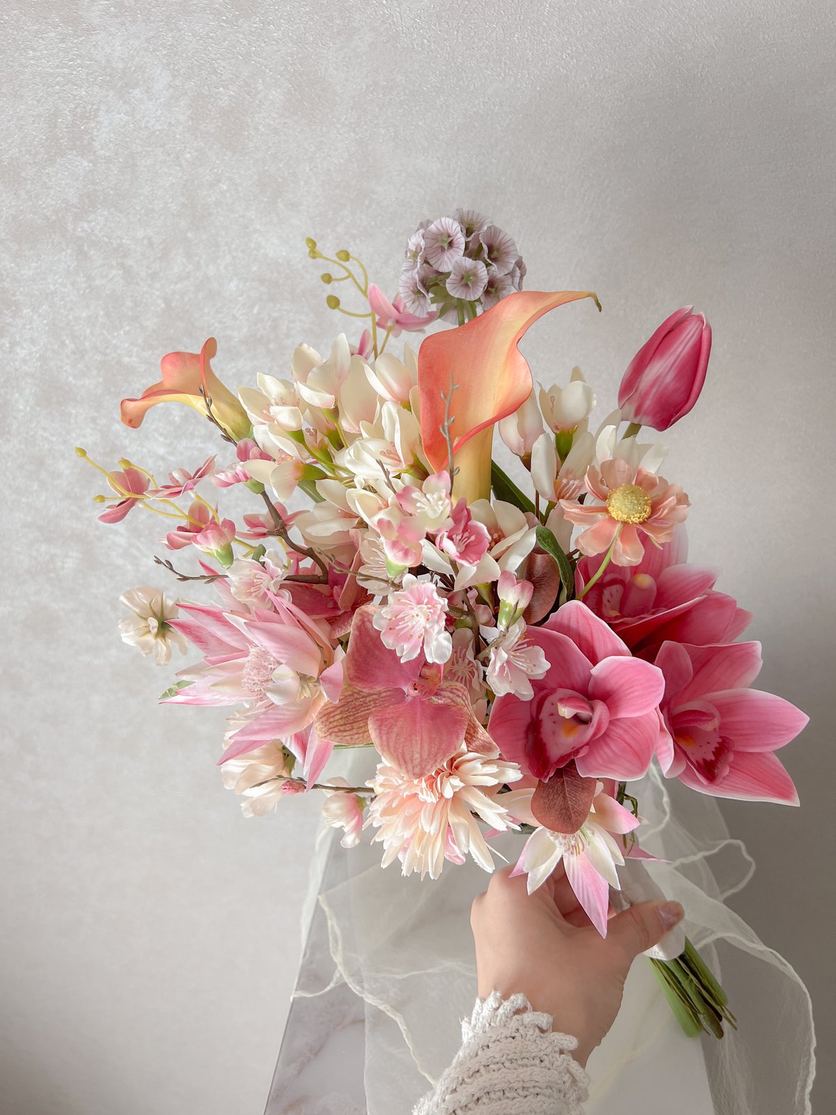 トロピカルカラーのスワッグブーケ | 造花ブーケ ウェディングブーケ