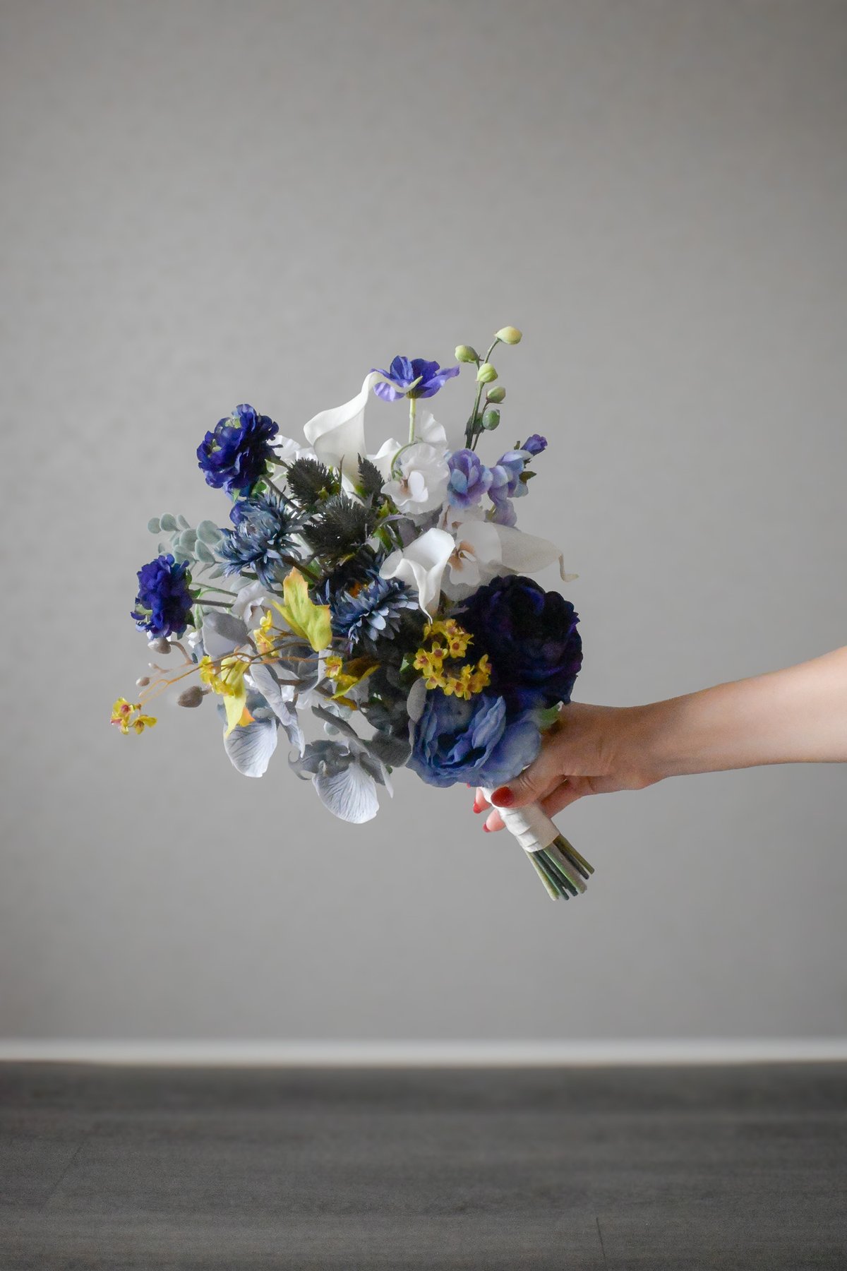 ブルー×胡蝶蘭の濃紺ブルーブーケ｜造花ウェディングブーケ・前撮り