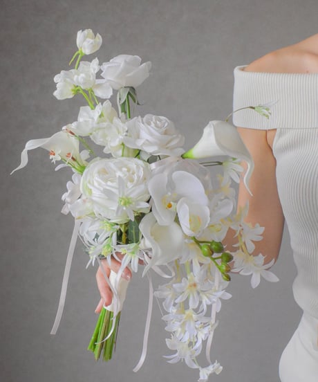 【ブートニア付き】垂れリボンが揺れる韓国スタイル｜白カラー×ローズ×オーキッドの大人ブーケ｜アーティフィシャル