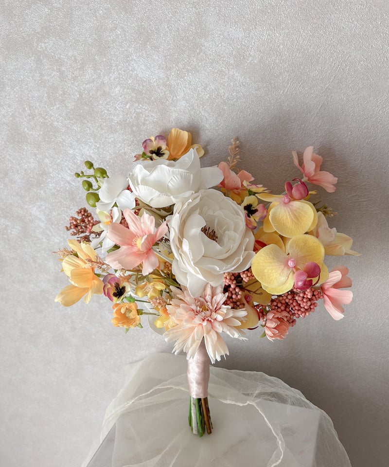 パステルイエローのフォルムブーケ | 造花ブーケ ウェディングブーケ