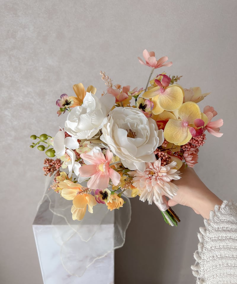 パステルイエローのフォルムブーケ | 造花ブーケ ウェディングブーケ