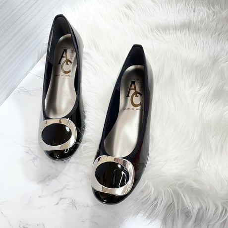 エナメルバックルパンプス　Black