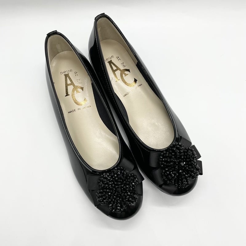 フラワービジュー付きエナメルパンプス black | Lux by SELENES フラワービジュー付きエナメルパンプス black | Lux by SELENES
