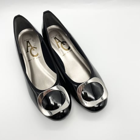 エナメルバックルパンプス　Black