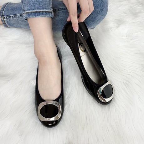 エナメルバックルパンプス　Black