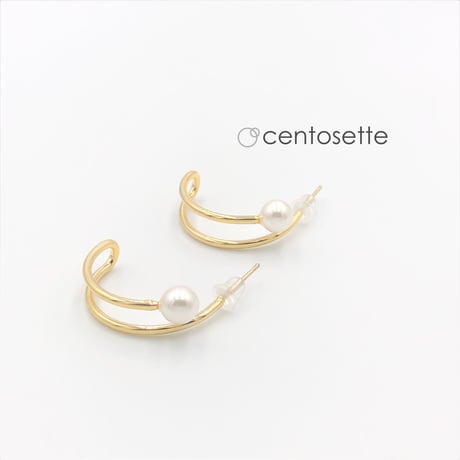 ピュアホワイトスワロパール輝くゴールドダブルカーブピアス