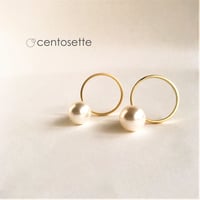 ピュアホワイトのクリスタルパール輝くサークルキャッチの3Wayシンプルモダンピアス