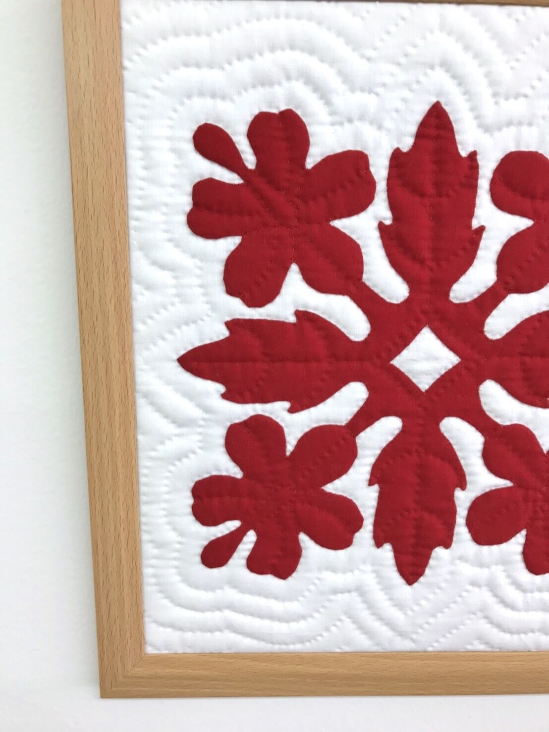 手縫い仕上げ》ハワイアンキルト壁掛け ハイビスカス | ぱいな