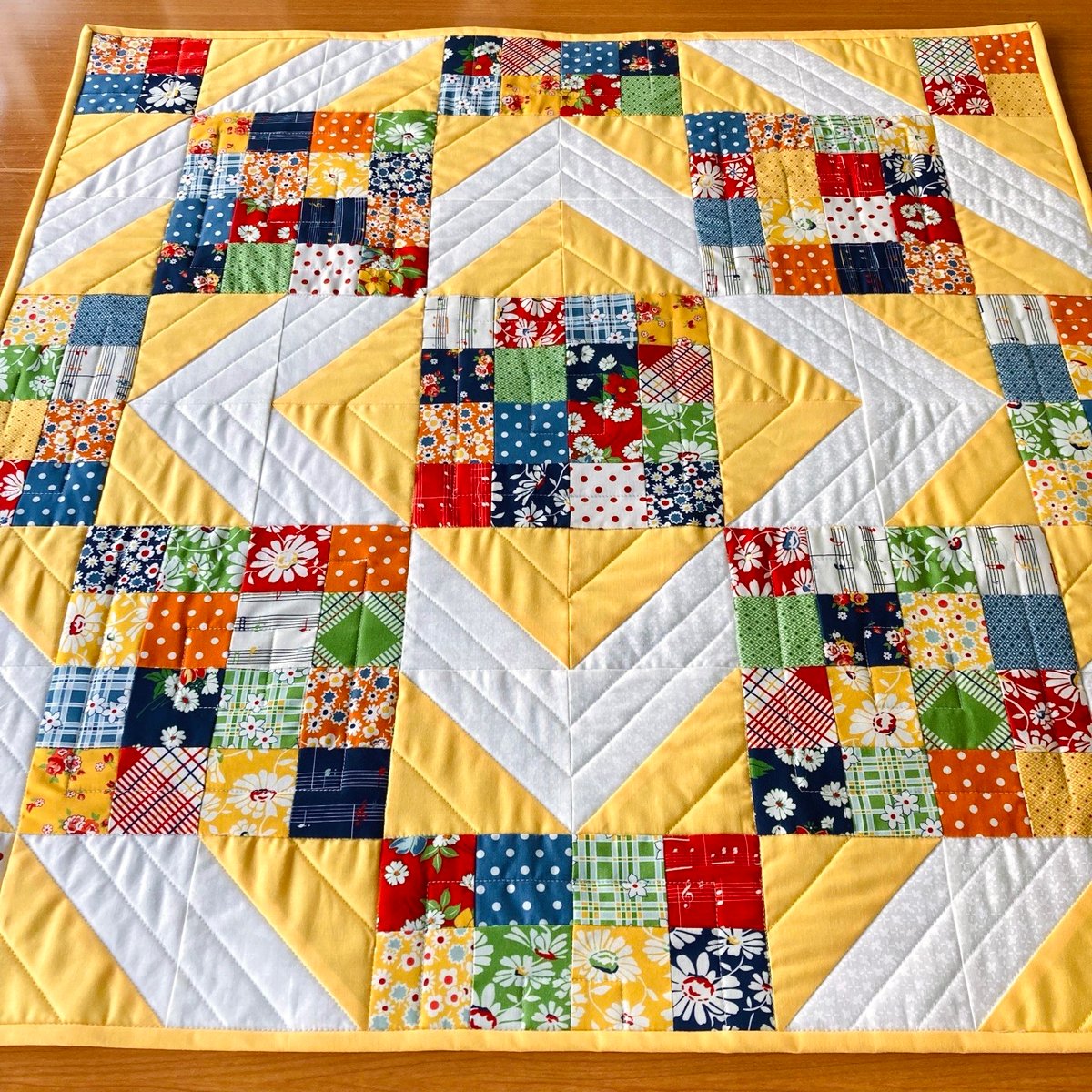 一点物　完全オリジナル作品　ミシンキルト　スターモチーフタペストリー　80×80 一点物 完全オリジナル作品 ミシンキルト スターモチーフ