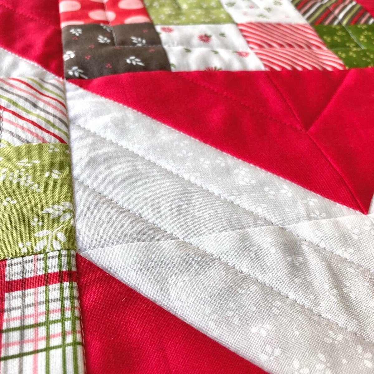 完成品】クロスロードのキルトタペストリー 'Favorite Things' | ぱい