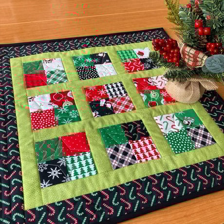 【レシピ・手縫い】ミニチャームで作る４パッチのタペストリー