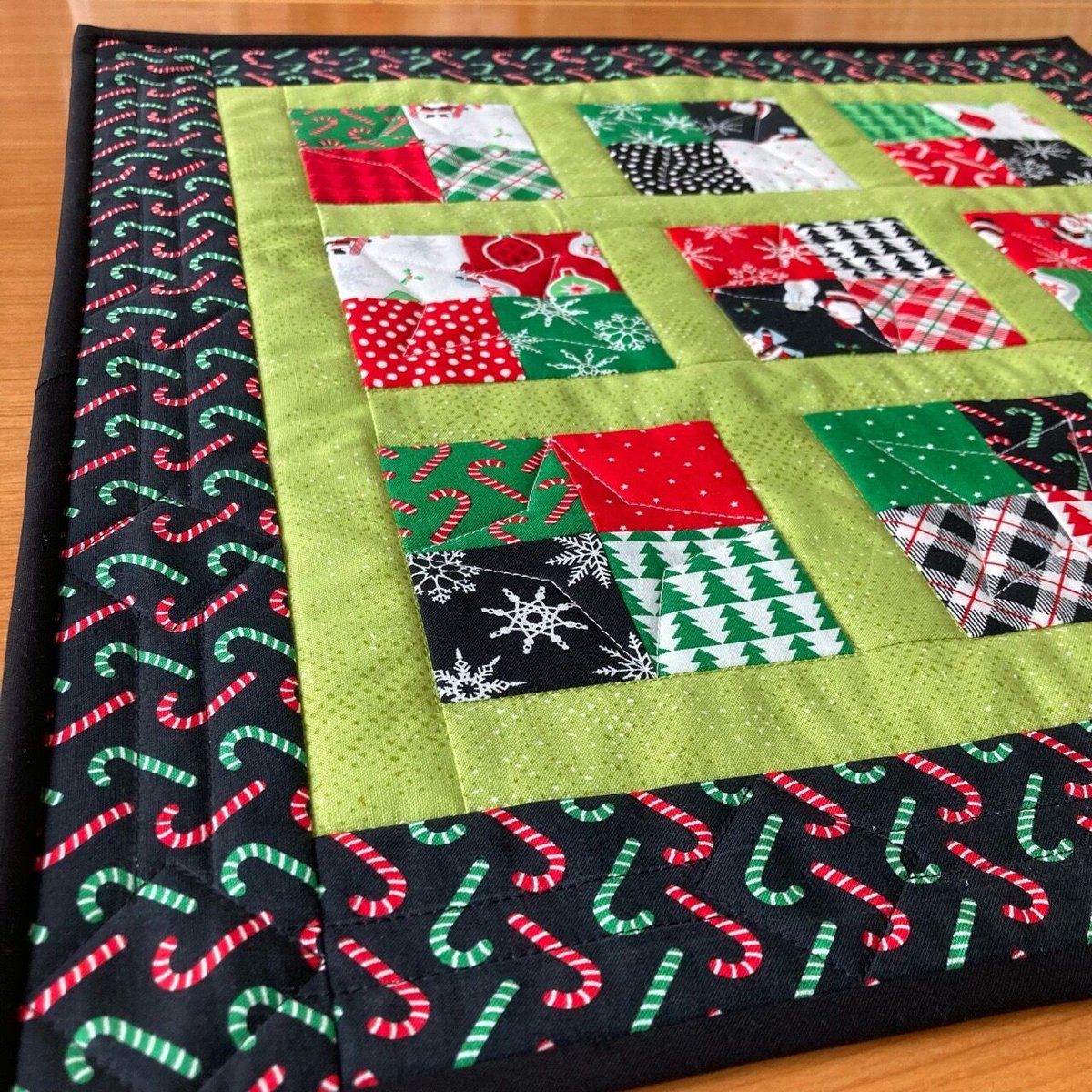 キルト制作キット(手縫い用)/ミニチャームでつくる4パッチの キルト制作キット(手縫い用)/ミニチャームでつくる4パッチの