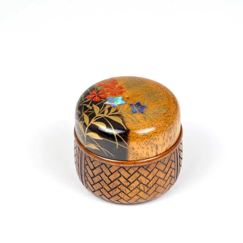 □山中漆器 嘉匠菴 中村 孝也作「黒柿 花篭香合 秋草蒔絵」な-0155