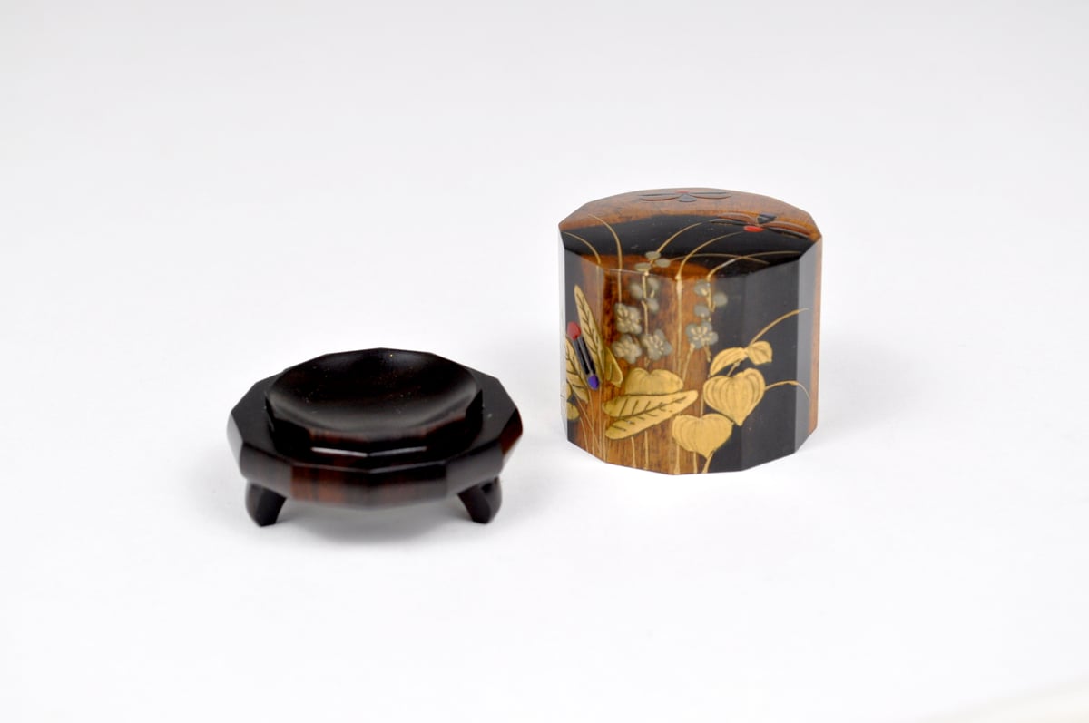 □山中漆器 嘉匠菴 中村 孝也作「黒柿12角香合 水草にほたる」な-0150