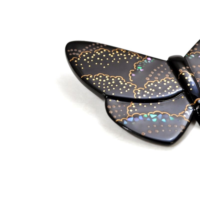 漆塗りの菓子器　金箔の蝶々 漆塗りの菓子器 金箔の蝶々 漆塗りの菓子器金箔の蝶々